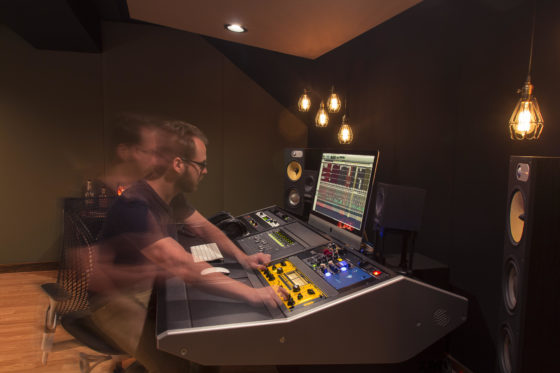 Nashville based renown Producer/Engineer Travis Ball joined the Looptrotter Family